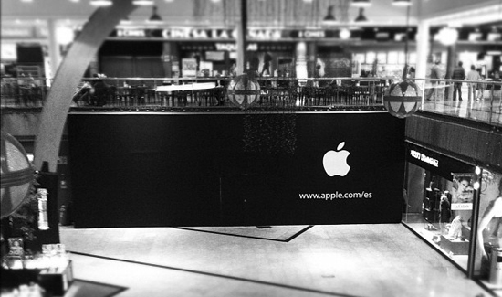 Logo Apple en la Apple Store La Cañada